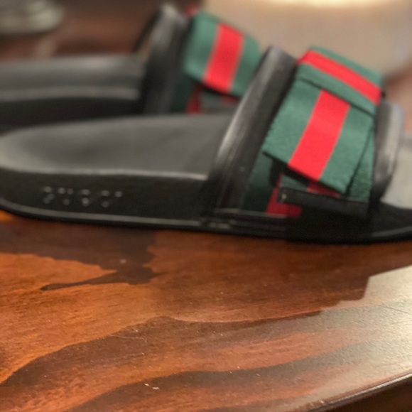 *****SOLD*****GUCCI Pursuit Slides with Bow - Picture 3 of 8